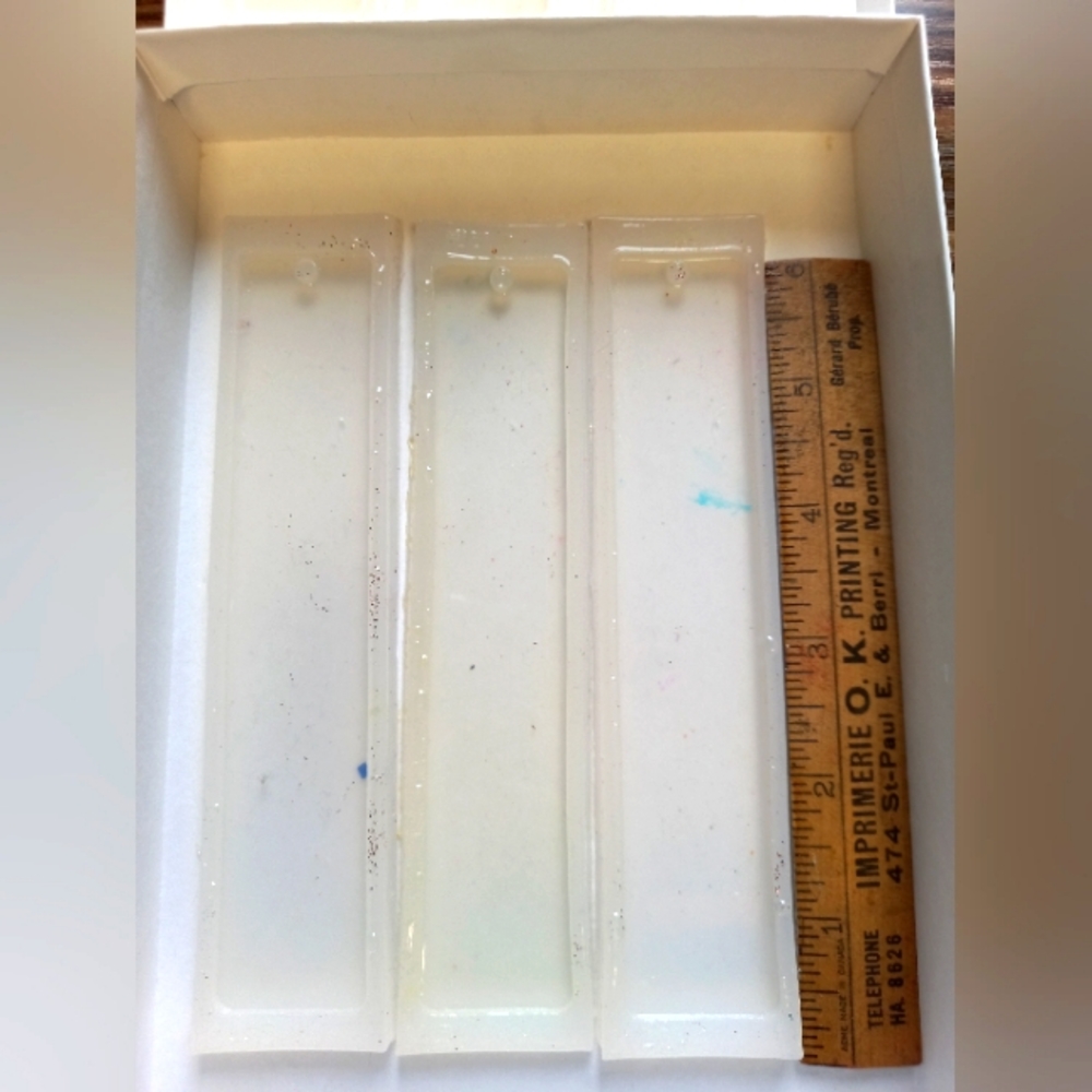 6 bookmark forms for resin
